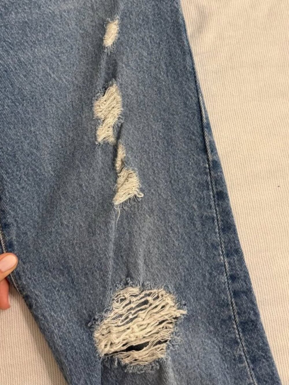 LEVI'S 501 RIPPED JEAN - Picture 7 of 7